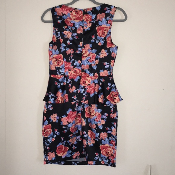 Dress - Picture 5 of 5